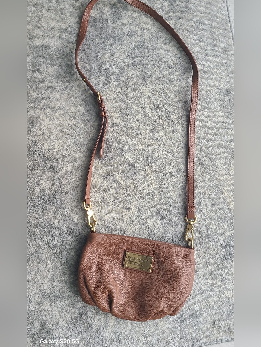 Marc by Marc Jacobs Pebbled Tan Leather Shoulder Bag with Gold Plaque - Picture 2 of 6